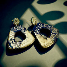 Load image into Gallery viewer, DANGLERS 124
